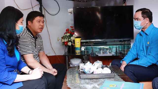Chủ tịch Tổng Liên đoàn Lao động Việt Nam thăm công nhân bị tai nạn lao động