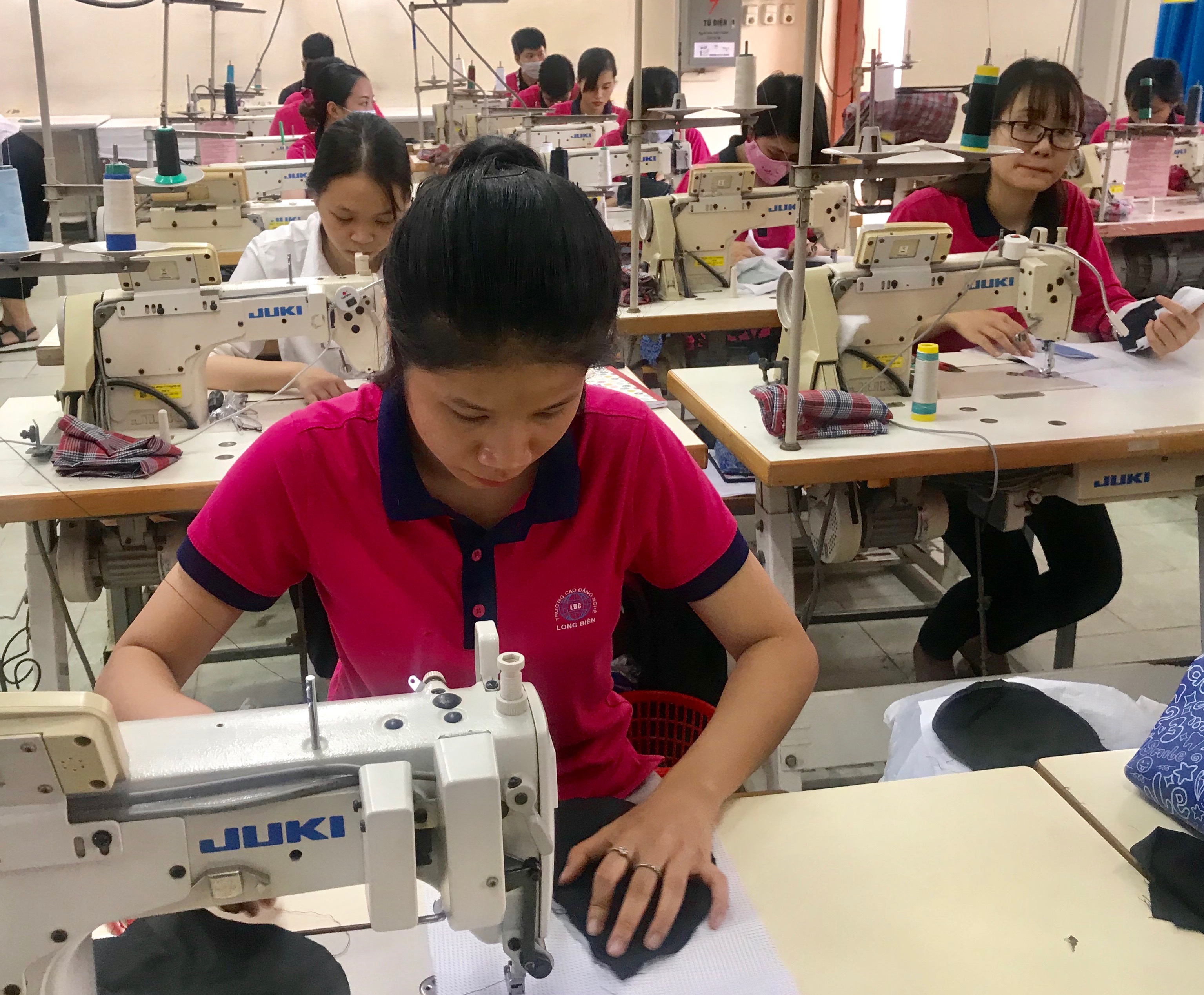 Ngành công nghiệp tập trung hỗ trợ phát triển thị trường trong nước