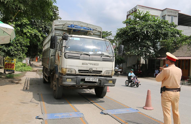 Yêu cầu xử lý xe quá tải ở tỉnh Yên Bái