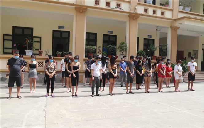 Bắc Ninh Bắt quả tang hàng chục thanh niên hát karaoke bất chấp cao điểm dịch bệnh
