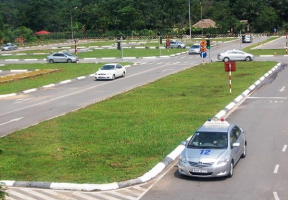 Hà Nội tạm dừng kỳ sát hạch cấp giấy phép lái xe