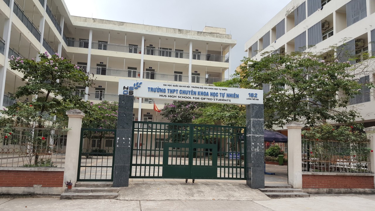 Tạm hoãn tuyển sinh lớp 10 Trường THPT Chuyên Khoa học tự nhiên