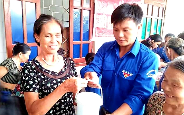 Học Bác để làm người cán bộ tốt