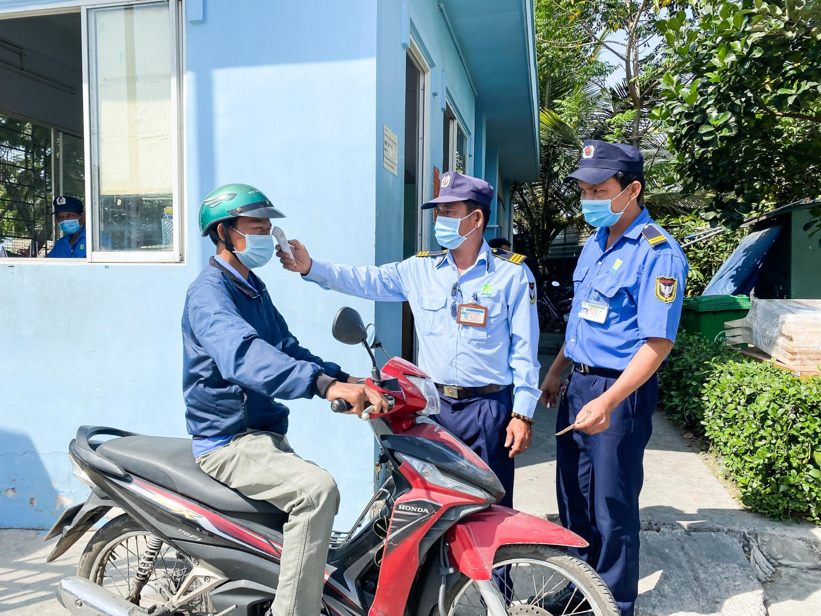 Bình Dương tạm dừng thêm một số hoạt động không thiết yếu