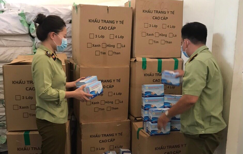 Phát hiện gần 50 000 khẩu trang y tế không có hóa đơn, chứng từ