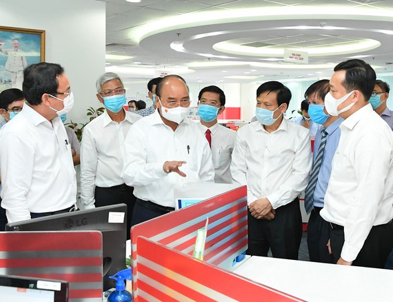 Chủ tịch nước Nguyễn Xuân Phúc thăm một số cơ quan báo chí lớn của Thành phố Hồ Chí Minh