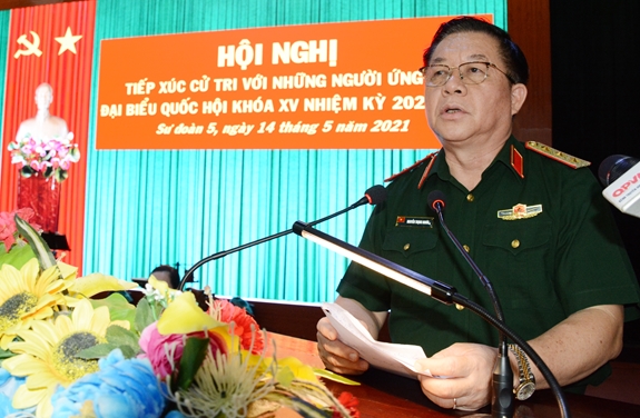 Trưởng Ban Tuyên giáo Trung ương tiếp xúc cử tri tại Sư đoàn 5 Quân khu 7