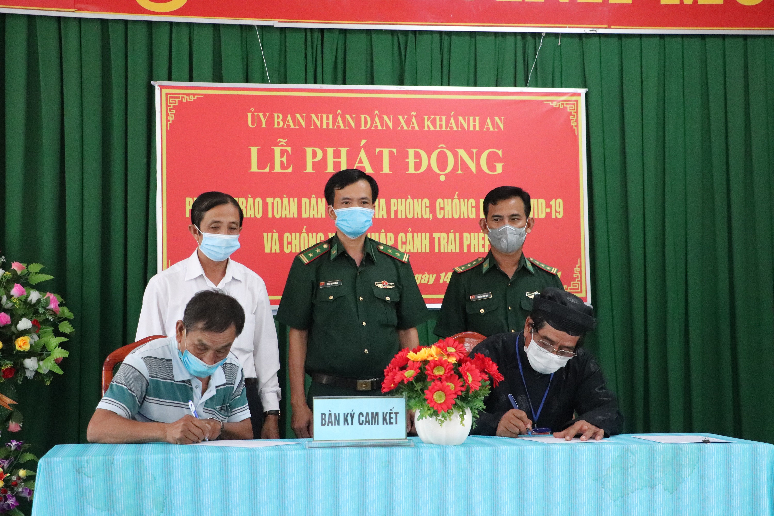 Phát động phong trào “Toàn dân tham gia phòng, chống dịch COVID-19 và xuất, nhập cảnh trái phép”