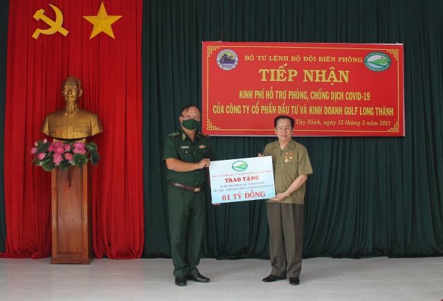 Bộ đội Biên phòng tiếp nhận hỗ trợ kinh phí phòng, chống dịch COVID-19
