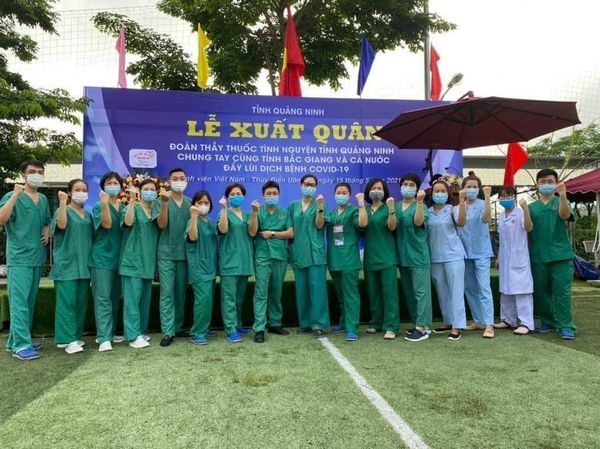 Quảng Ninh cử 200 nhân viên y tế giúp Bắc Giang chống dịch