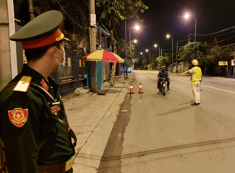 TP Hồ Chí Minh triển khai đồng loạt các chốt, trạm kiểm soát phòng dịch COVID-19