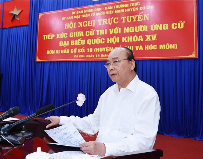 Chủ tịch nước Nguyễn Xuân Phúc tiếp xúc cử tri thành phố Hồ Chí Minh