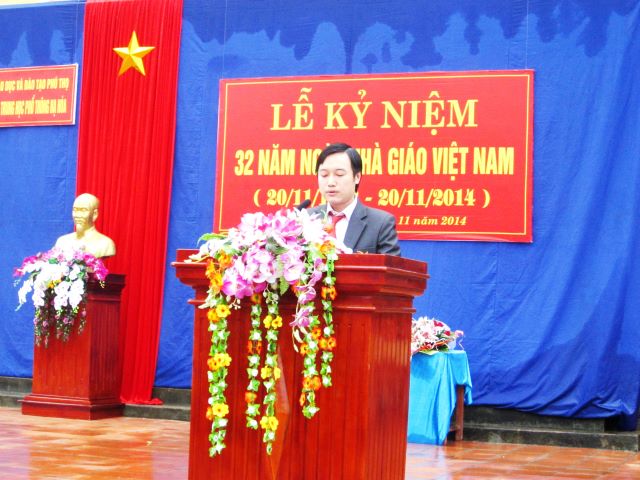 Thầy giáo dũng cảm cứu 3 người dân khỏi dòng nước dữ