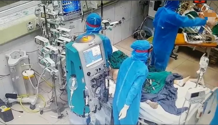 Thầy thuốc tuyến đầu chống dịch Không ngại gian khổ, chỉ thương bệnh nhân