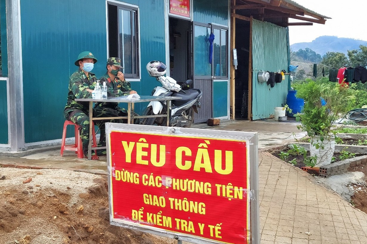 Quân, dân chung sức chống dịch vùng biên