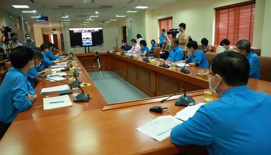 Thăm hỏi, động viên CNVCLĐ chịu ảnh hưởng bởi dịch bệnh