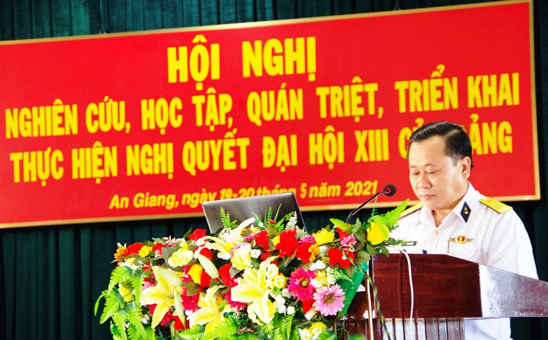 Lữ đoàn 962 học tập, quán triệt nghị quyết Đại hội XIII của Đảng