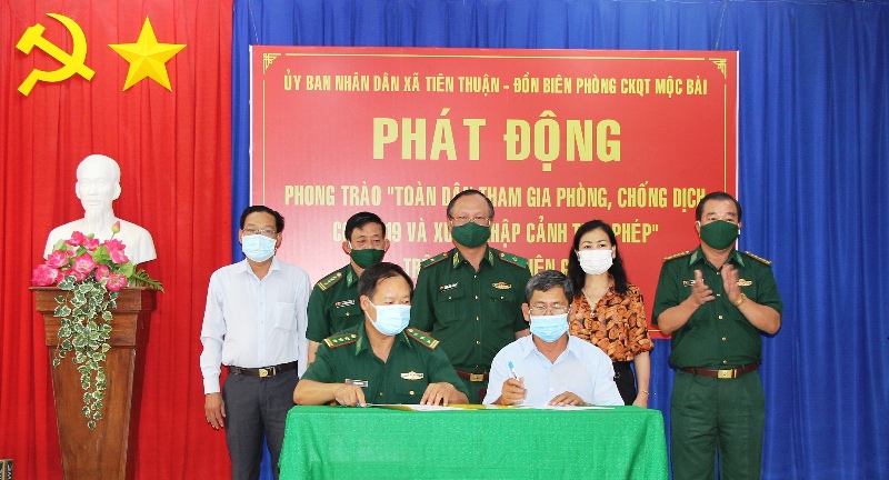 Vận động người dân vùng biên tham gia phòng, chống dịch COVID-19