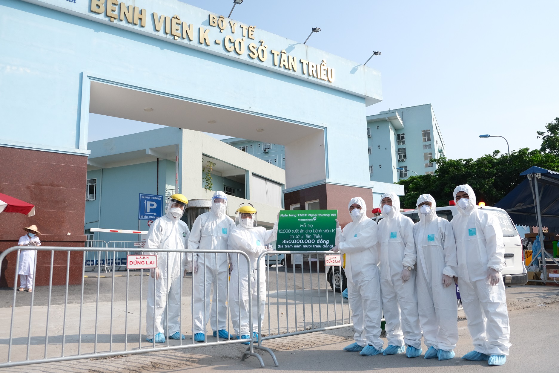 Vietcombank hỗ trợ Bệnh viện K cơ sở Tân Triều phòng chống dịch COVID-19