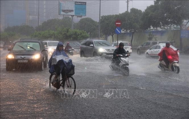 Chủ động ứng phó với mưa lớn, lốc, sét
