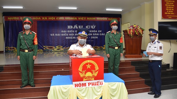 Cử tri xã đảo Thổ Châu Phú Quốc, Kiên Giang nô nức đi bầu cử sớm