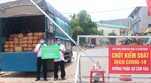 Chia sẻ khó khăn với người dân vùng dịch Bắc Giang