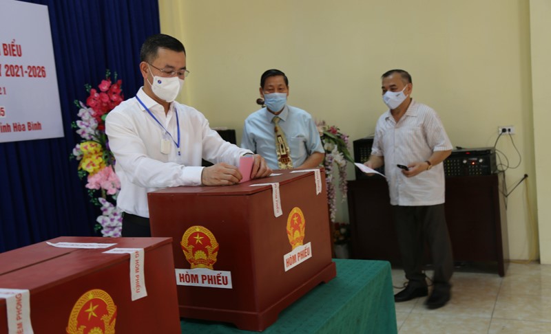 Hơn 64 vạn cử tri Hòa Bình tham gia Ngày hội non sông