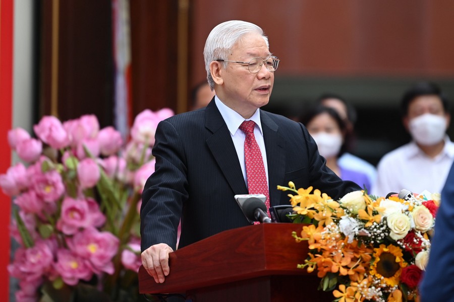 Là đại biểu của nhân dân thì phải thường xuyên tu dưỡng, rèn luyện, giữ gìn phẩm chất, đạo đức