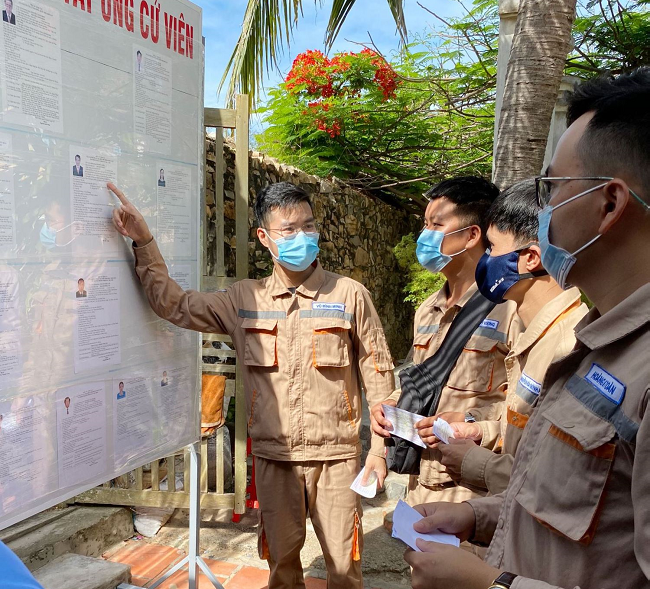 EVN Tập đoàn Điện lực Việt Nam nô nức đi bỏ phiếu trong Ngày hội non sông