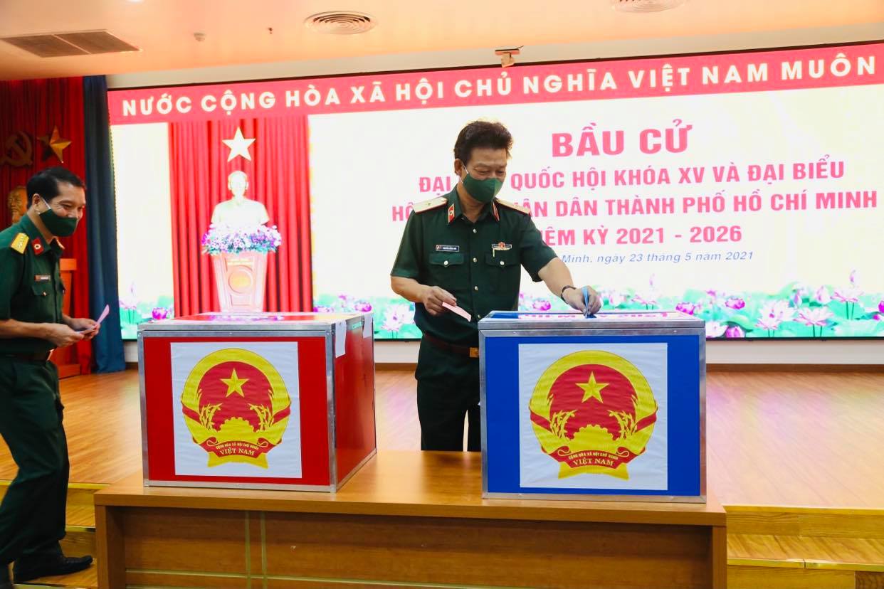 Cử tri Bệnh viện quân y 175 phấn khởi đi bầu cử