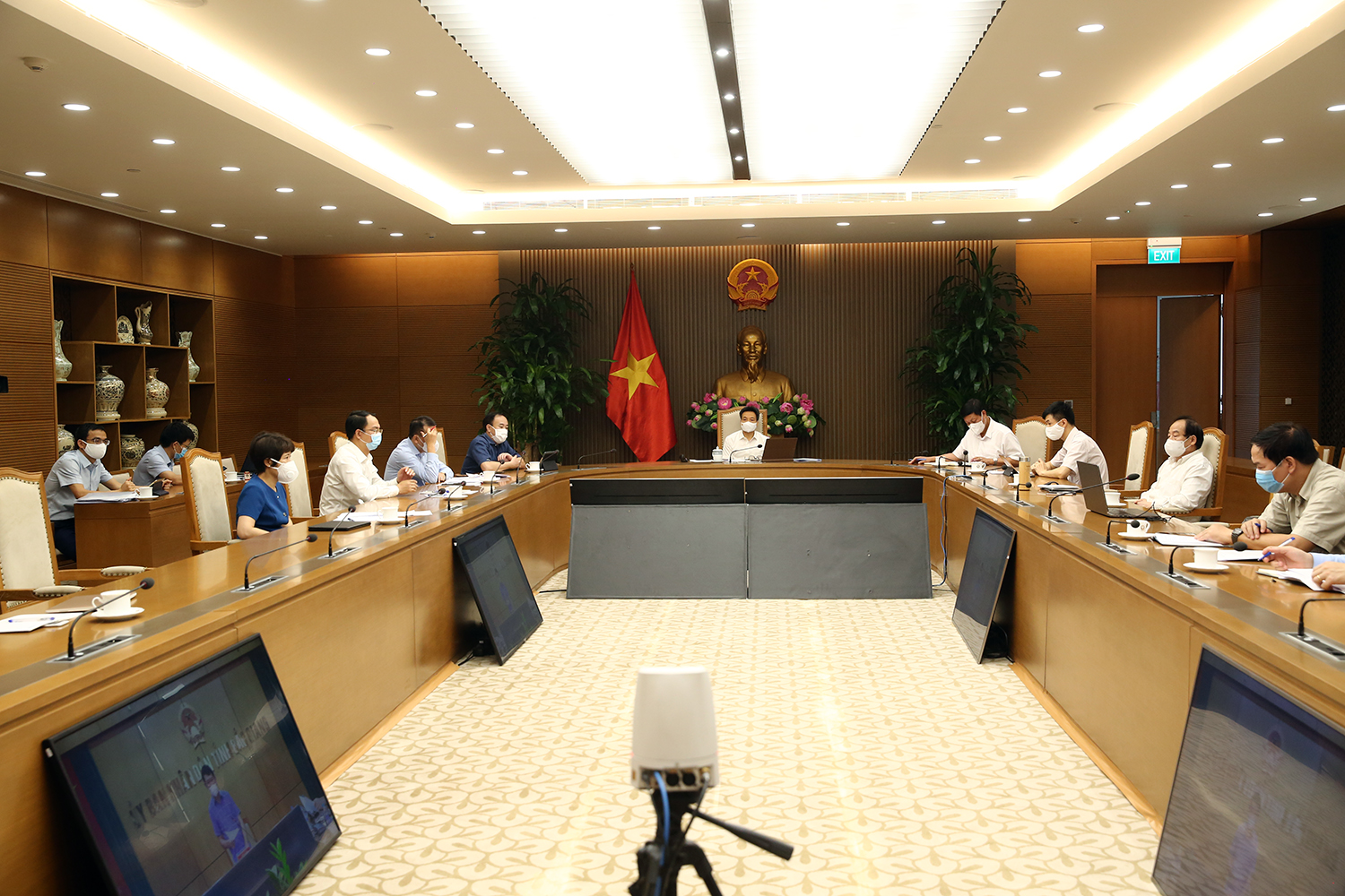 Thực hiện khai báo y tế tất cả những người làm việc tại các nhà máy, khu công nghiệp