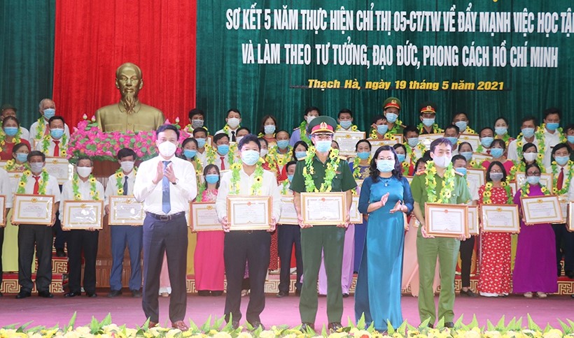 Hà Tĩnh Thi đua thực hiện thắng lợi Nghị quyết Đại hội Đảng các cấp