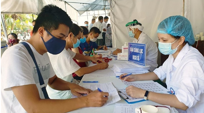 Khai báo gian dối làm lây lan dịch COVID-19, bị xử lý ra sao