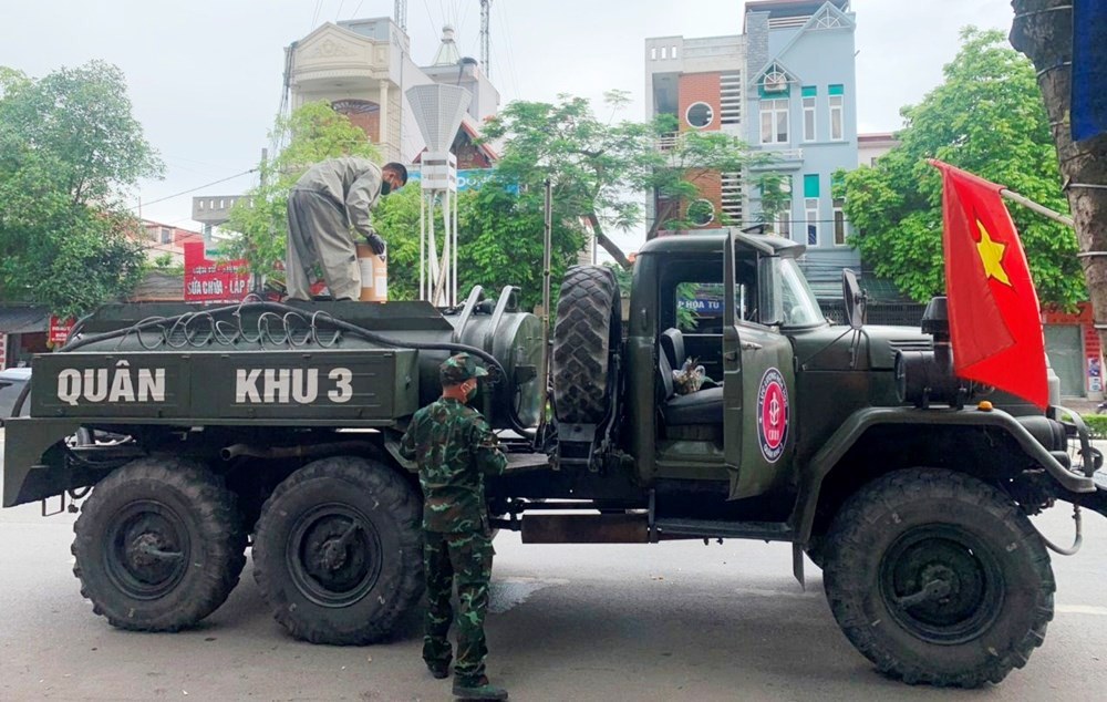 Hải Phòng phun khử trùng nhiều tuyến phố