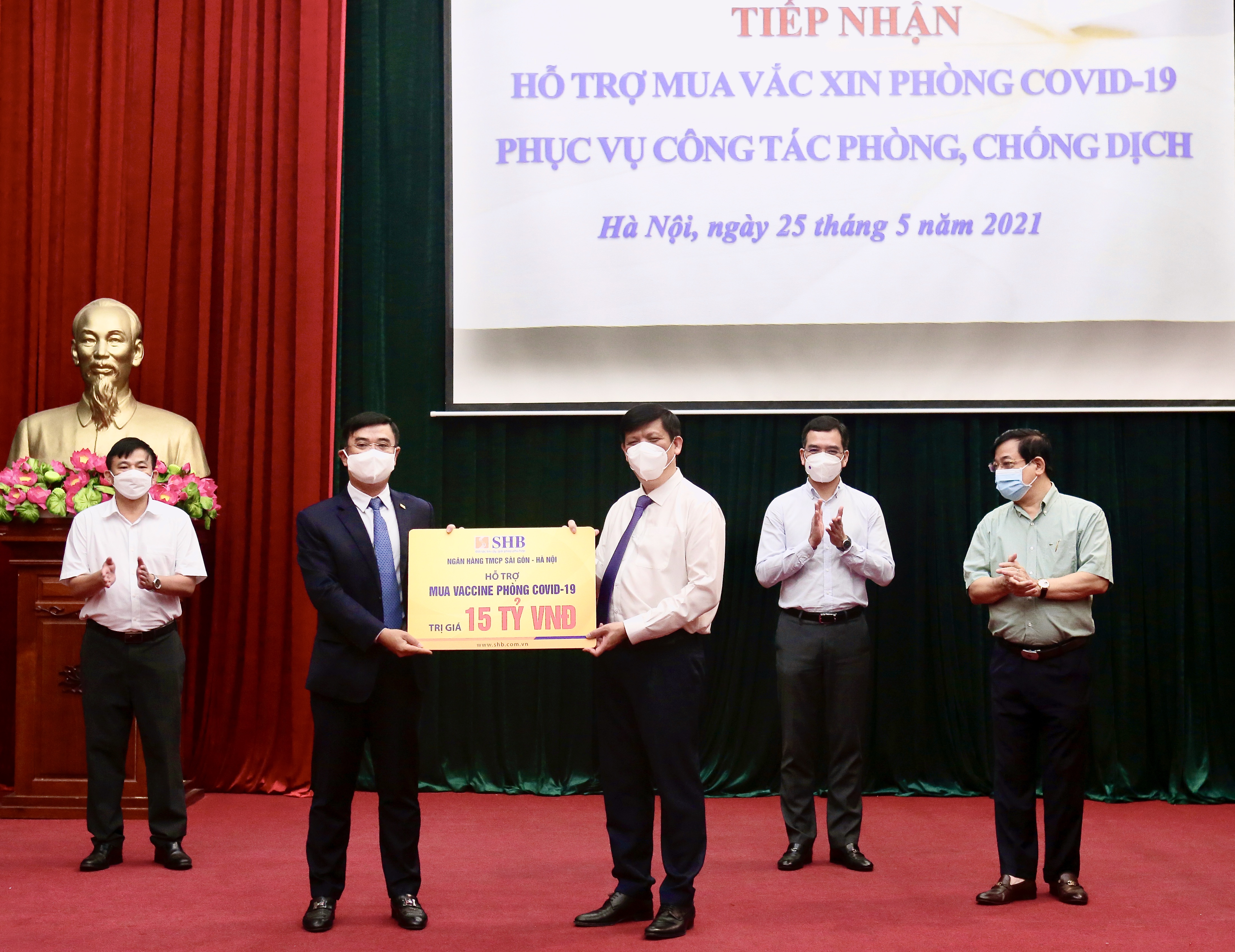T T Group trao tặng 1 triệu liều vaccine phòng COVID-19
