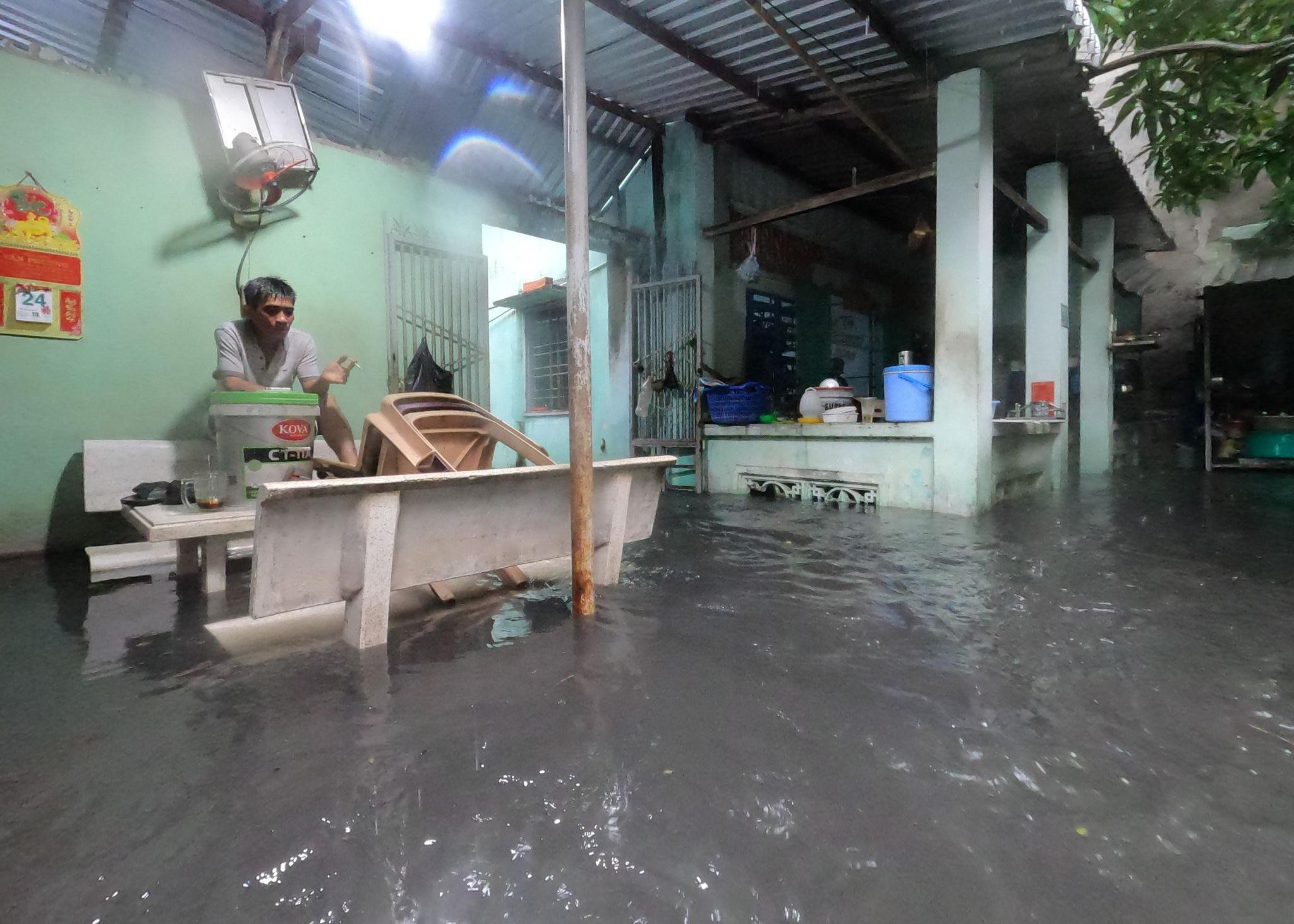 TP Hồ Chí Minh Mưa lớn kéo dài, nhiều nơi ngập nặng