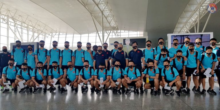 Đội tuyển Việt Nam lên đường sang UAE dự vòng loại thứ 2 World Cup