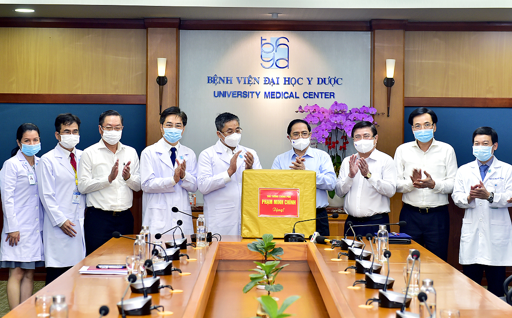 Thủ tướng Phạm Minh Chính gửi thư khen những chiến sĩ áo trắng ở tuyến đầu chống dịch