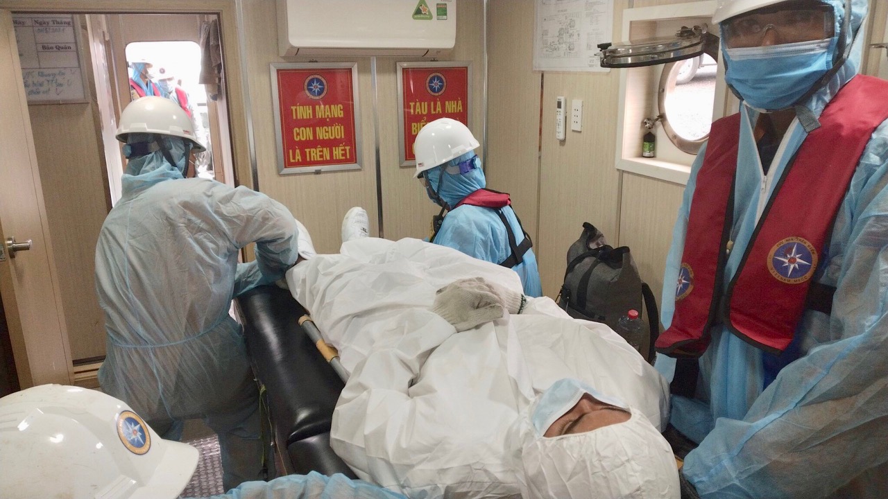 Cứu nạn thành công thuyền viên trên tàu dầu siêu trọng quốc tịch PANAMA