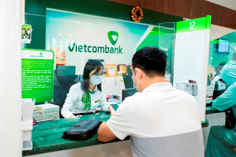 S P nâng đánh giá triển vọng tín nhiệm của Vietcombank từ mức ổn định lên mức tích cực