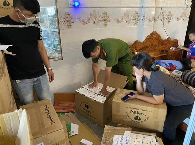 Bình Phước Phát hiện kho mỹ phẩm và thực phẩm chức năng không nguồn gốc