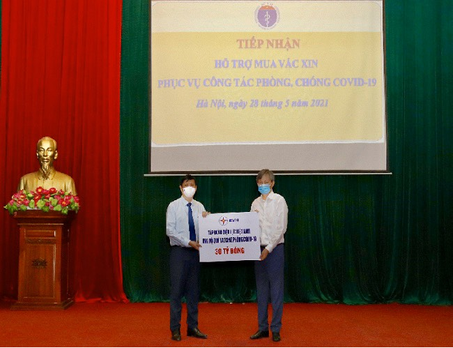 EVN ủng hộ 30 tỷ đồng cho Quỹ vắc-xin phòng chống COVID-19