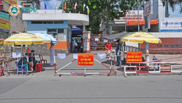 Không gian nhỏ, kín dễ lây lan vi rút