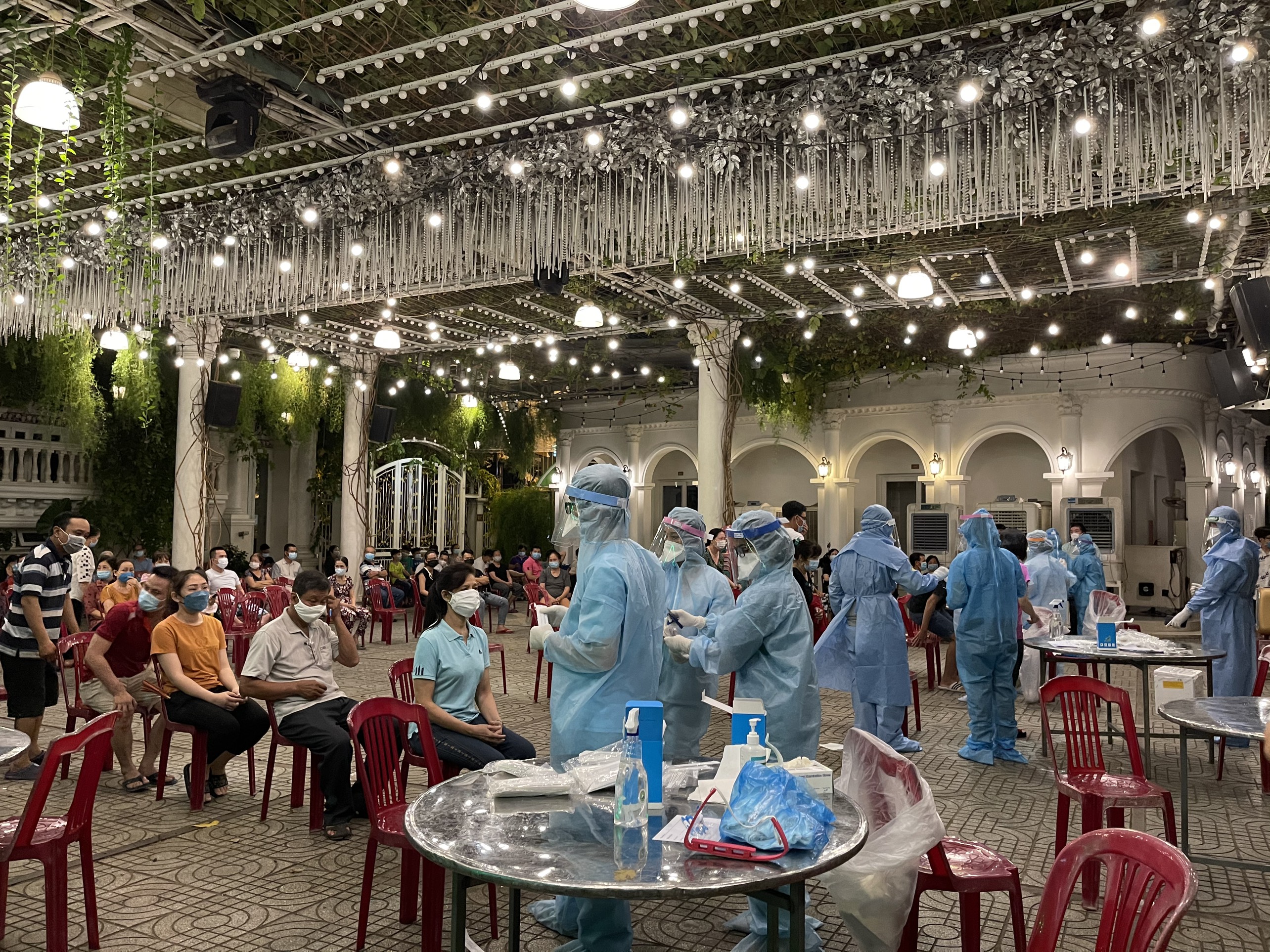 TP Hồ Chí Minh thêm 10 ca nghi nhiễm COVID-19 mới
