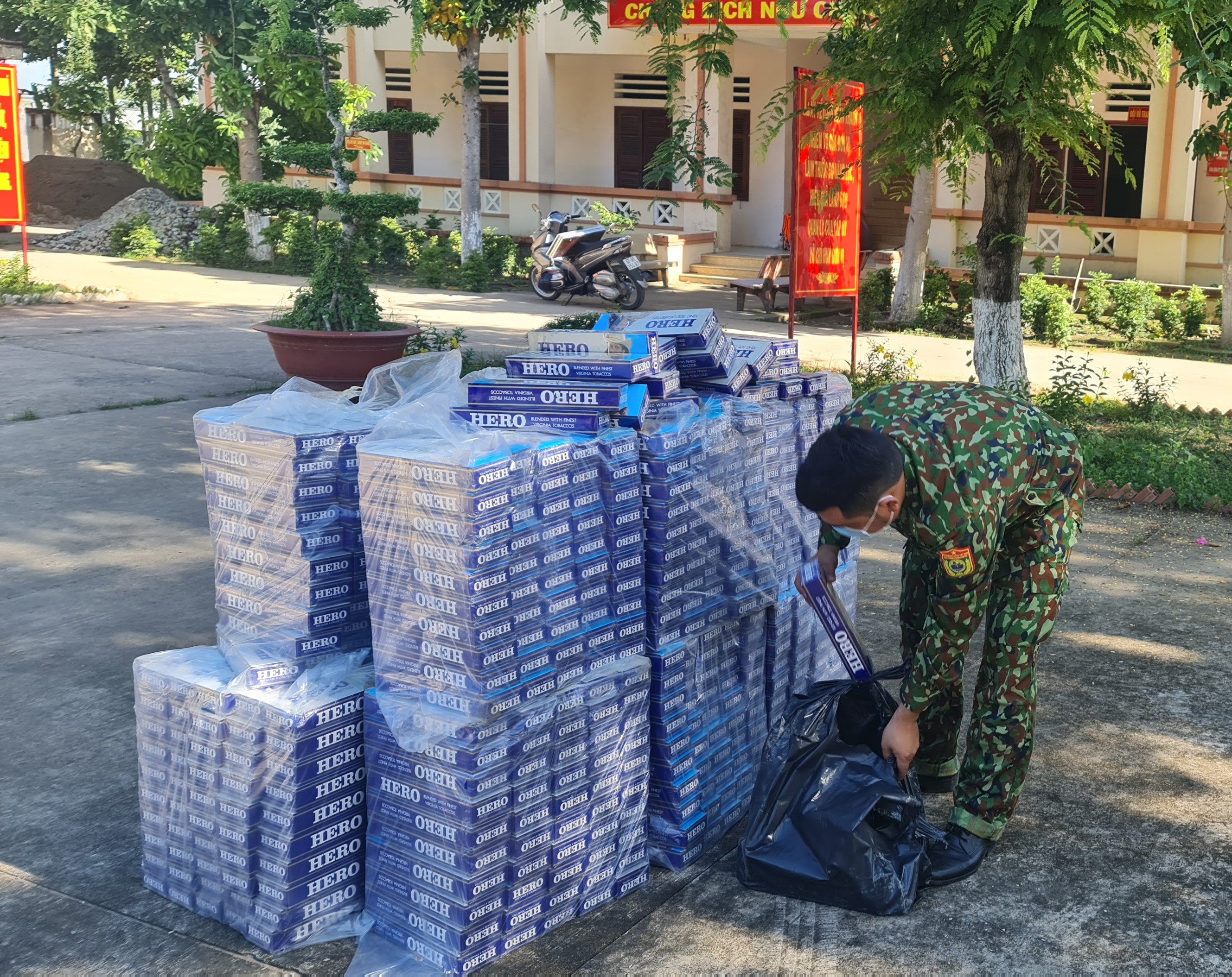 Bộ đội Biên phòng An Giang Liên tiếp bắt 03 vụ buôn lậu trong đêm, thu giữ hơn 6 000 gói thuốc lá