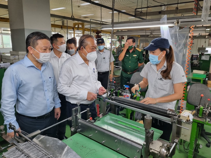 Phó Thủ tướng Thường trực Trương Hòa Bình Chủ động phòng dịch để bảo đảm an toàn cho công nhân
