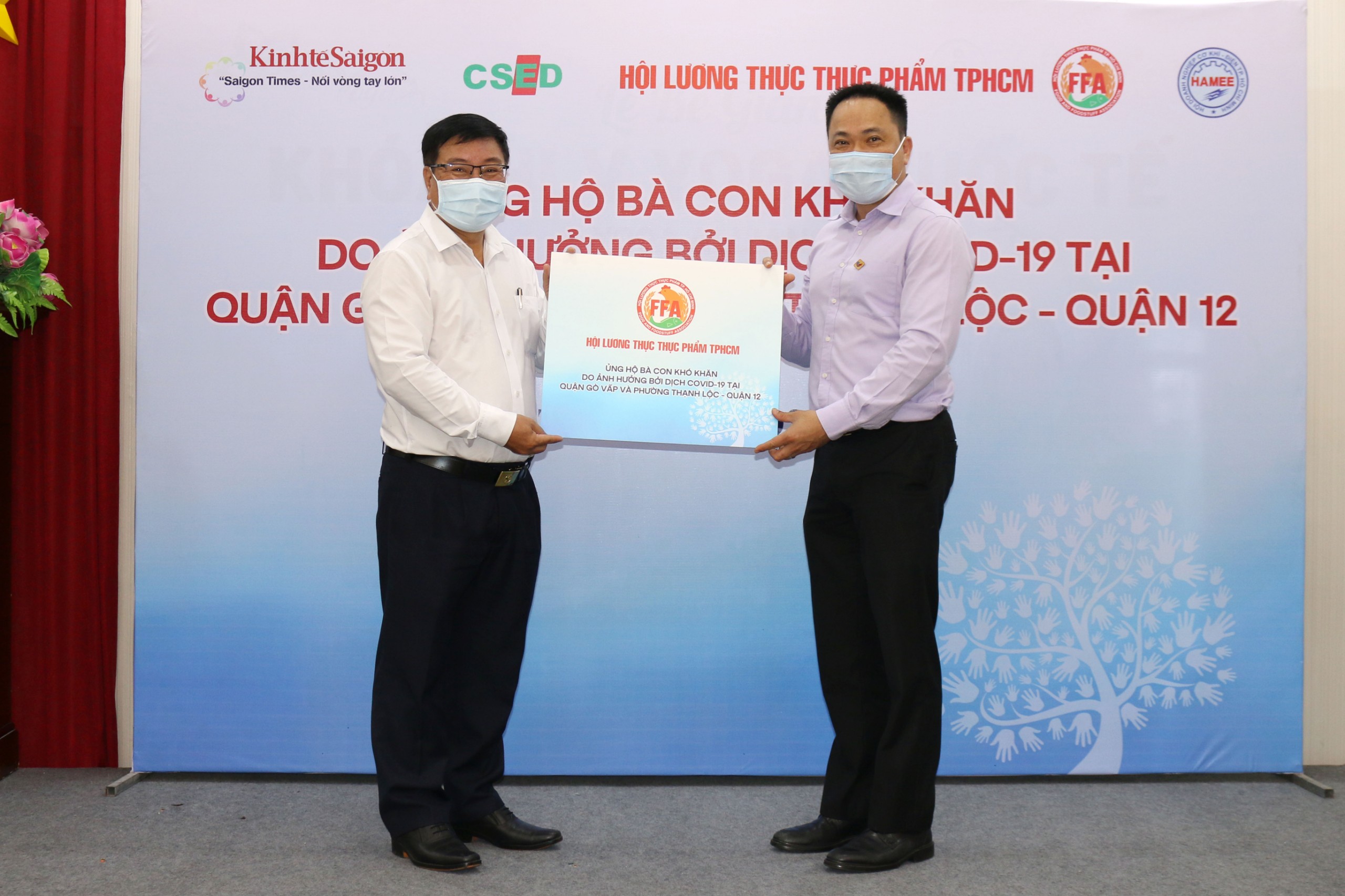 Doanh nghiệp hỗ trợ nhu yếu phẩm cho người dân bị ảnh hưởng dịch bệnh COVID-19