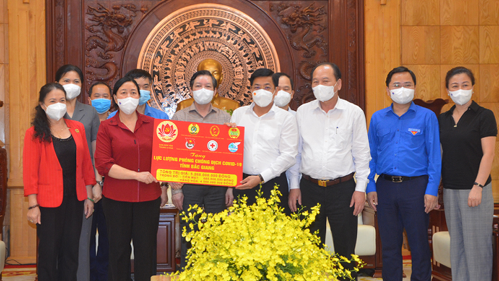 Ban Dân vận Trung ương tặng gần 5,3 tỷ đồng ủng hộ Bắc Giang phòng, chống dịch