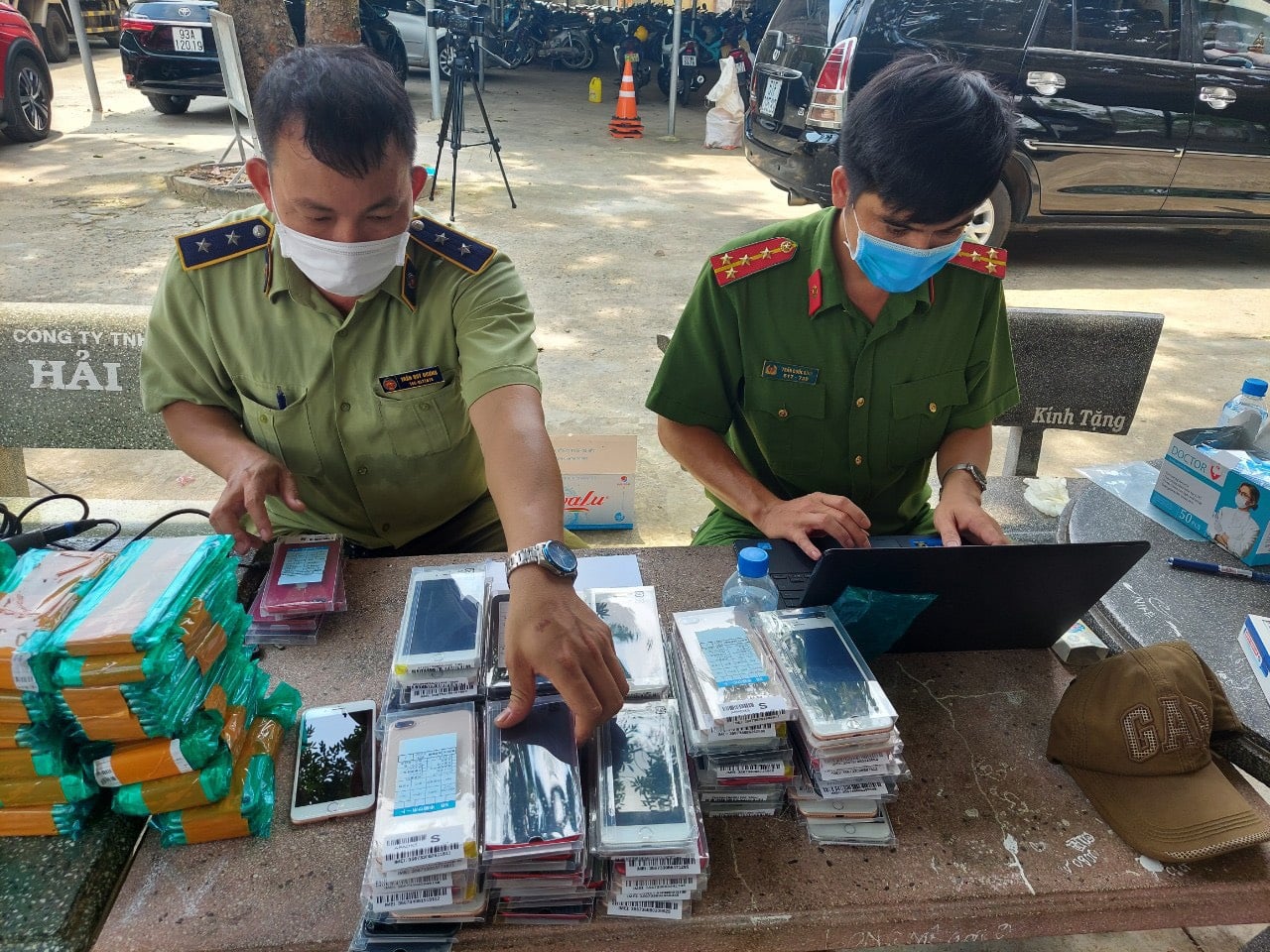 Thu giữ gần 7 600 điện thoại di động có dấu hiệu nhập lậu