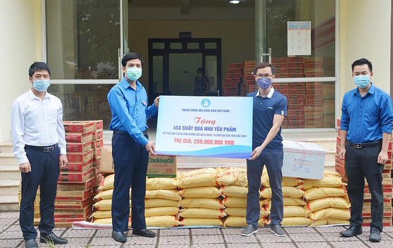Trao hơn 450 suất quà cho học sinh, sinh viên tại Bắc Ninh